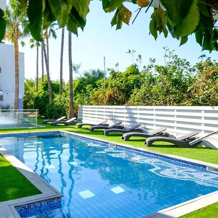 شقة Modern And Cosy Vacation Flat With Balcony In Sunny Ayia Napa All Yours